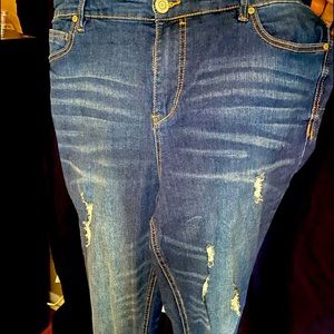 Eloquii destructed boyfriend jeans 18g